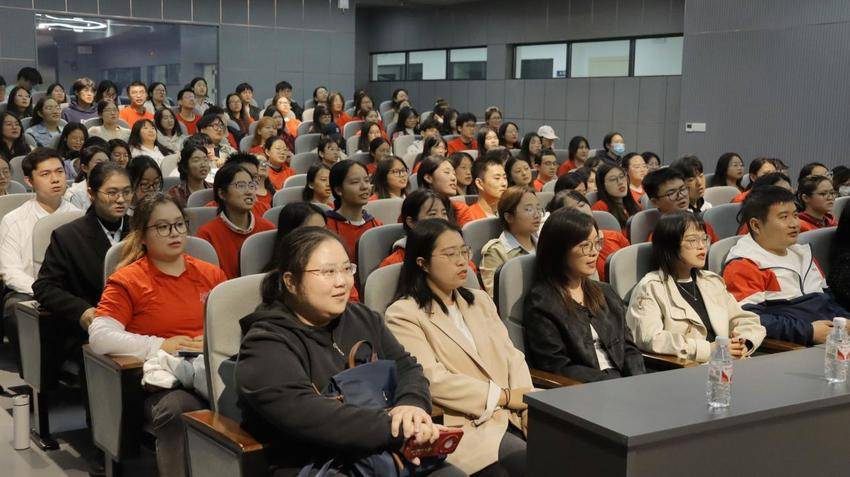 烈士后人进课堂 yl23455永利集团做鲜做活思政课.docx